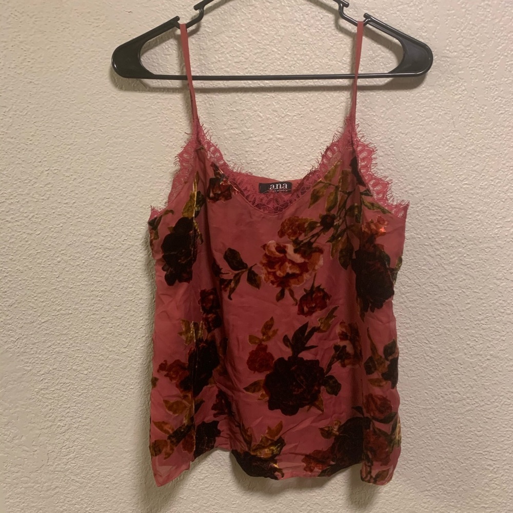 NWT, a.n.a Dusty Rose Floral Tank with Lace Trim